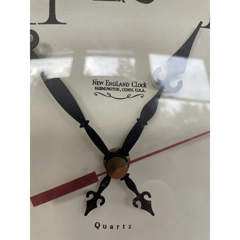 New England Clock Company wall round NOT WORKING